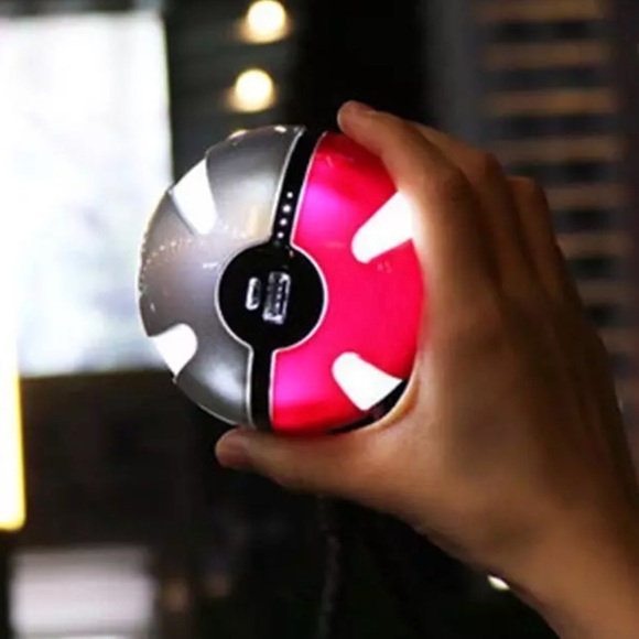 Pokeball Charger - Picture 1 of 4